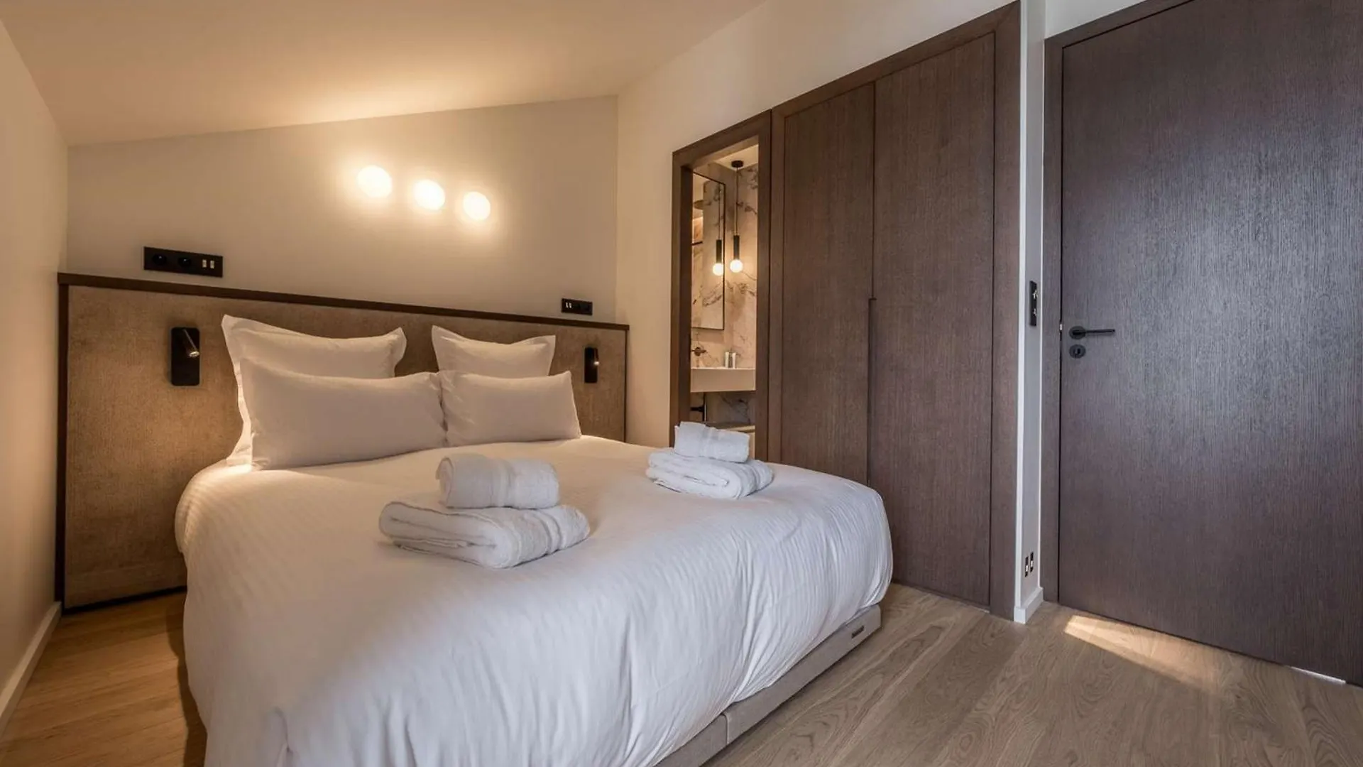 Appartement Ski Aux Pieds A Courchevel Avec Cheminee, Parking, Wi-Fi Pour 9 Personnes - Fr-1-631-222
