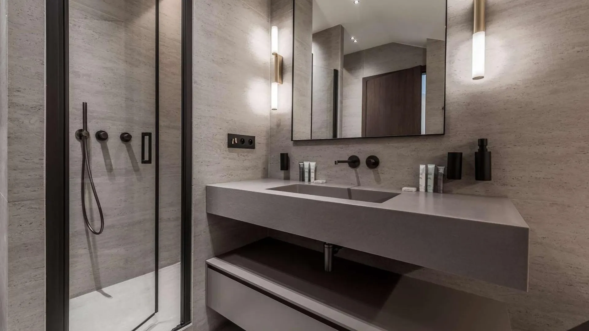 Appartement Ski Aux Pieds A Courchevel Avec Cheminee, Parking, Wi-Fi Pour 9 Personnes - Fr-1-631-222